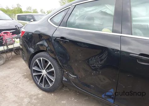 2016 Buick Verano Sport Touring Group из США, поврежденный, VIN 1G4PW5SK1G4174389